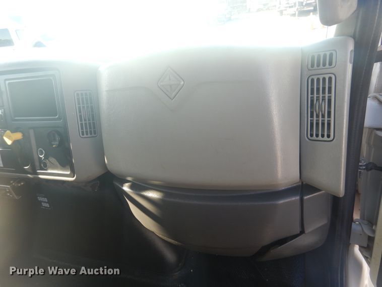 image for item GE9352 2017 International 7300 crane truck