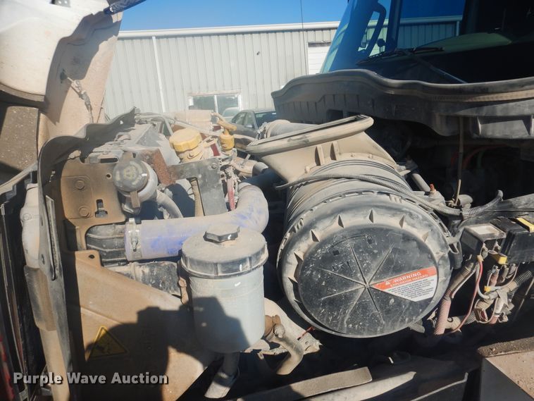 image for item GE9352 2017 International 7300 crane truck