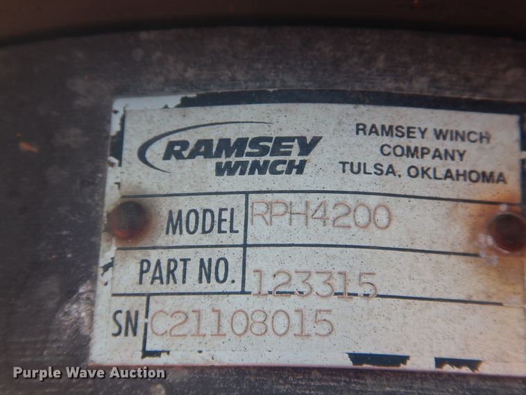 image for item GE9352 2017 International 7300 crane truck