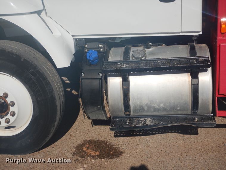 image for item GE9352 2017 International 7300 crane truck