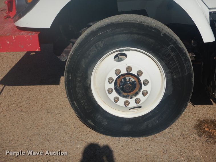 image for item GE9352 2017 International 7300 crane truck