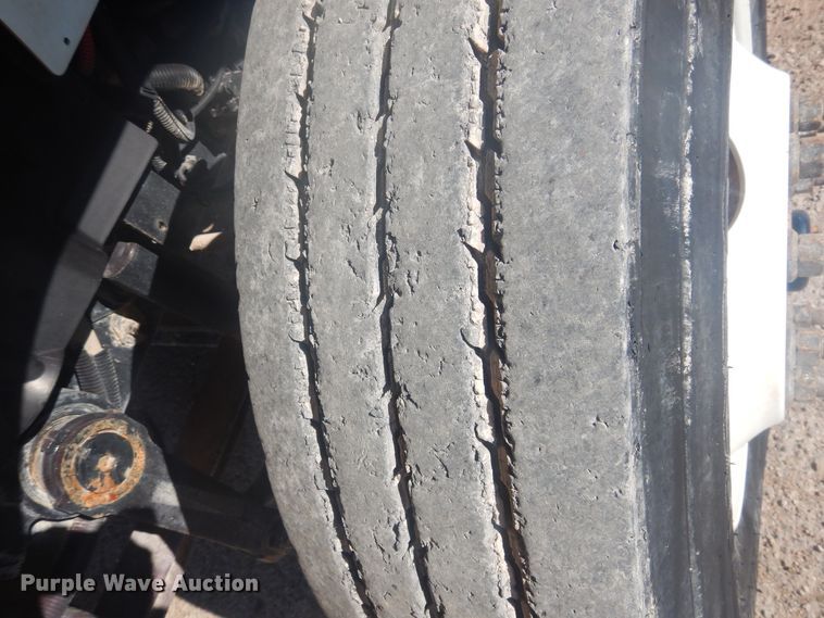 image for item GE9352 2017 International 7300 crane truck