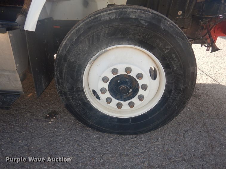 image for item GE9352 2017 International 7300 crane truck