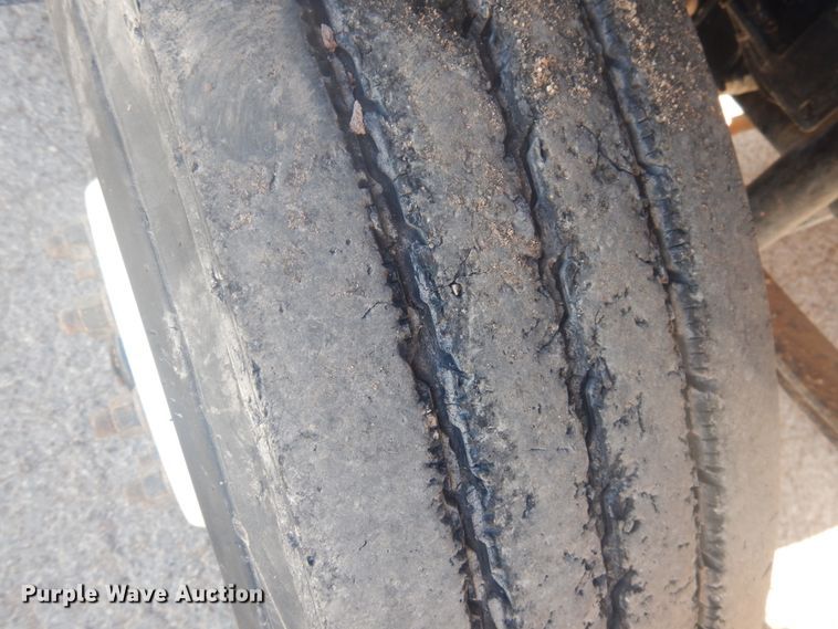 image for item GE9352 2017 International 7300 crane truck