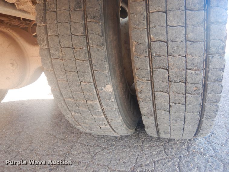 image for item GE9352 2017 International 7300 crane truck