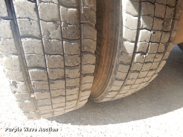 image for item GE9352 2017 International 7300 crane truck