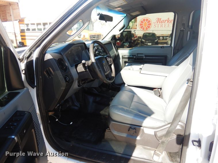 image for item GE9353 2015 Ford F550 Super Duty winch truck