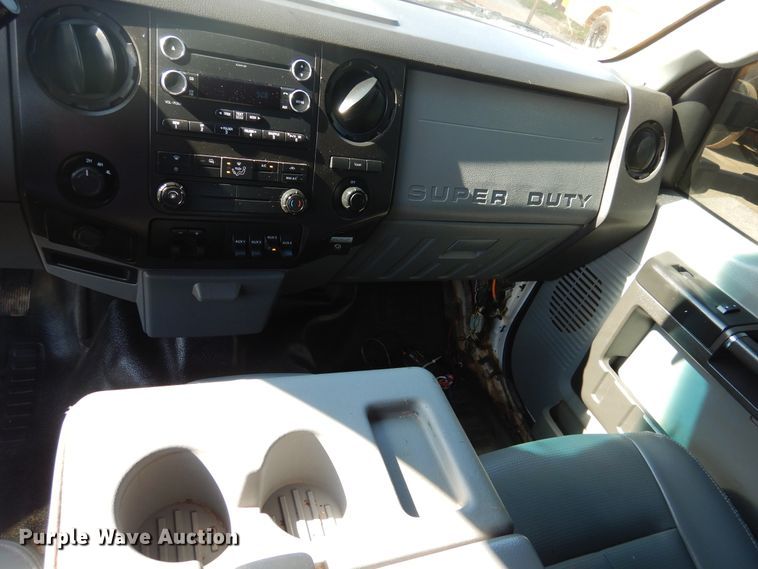 image for item GE9353 2015 Ford F550 Super Duty winch truck