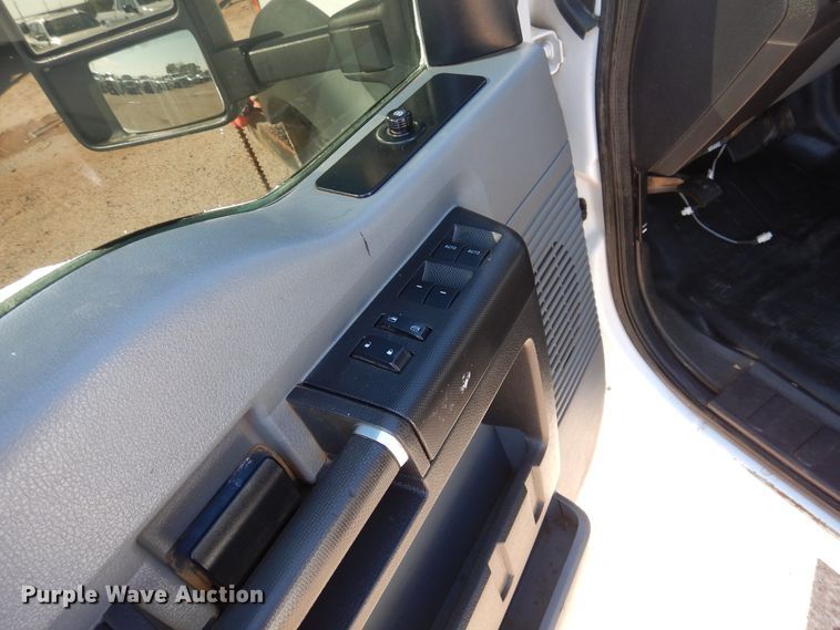 image for item GE9353 2015 Ford F550 Super Duty winch truck