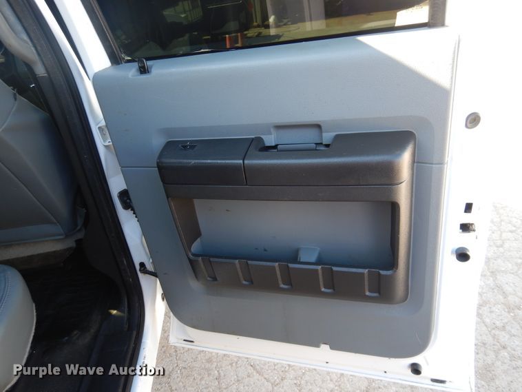 image for item GE9353 2015 Ford F550 Super Duty winch truck