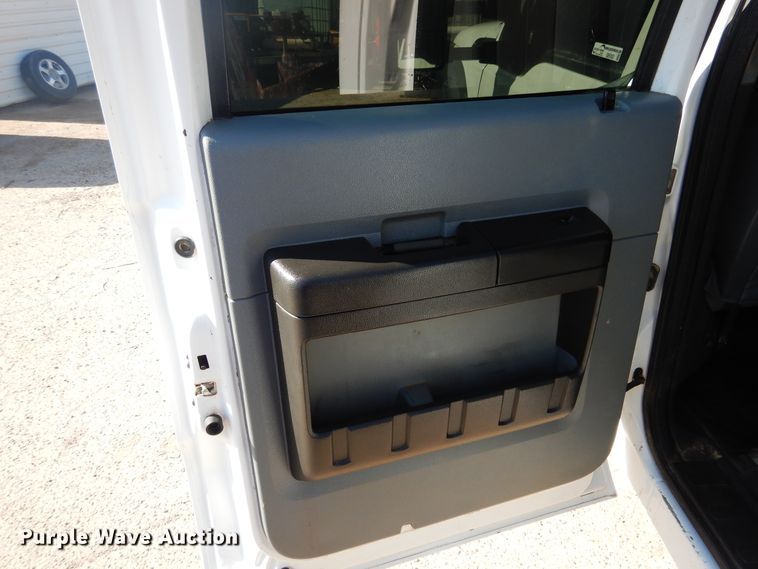 image for item GE9353 2015 Ford F550 Super Duty winch truck