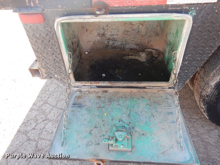 image for item GE9353 2015 Ford F550 Super Duty winch truck