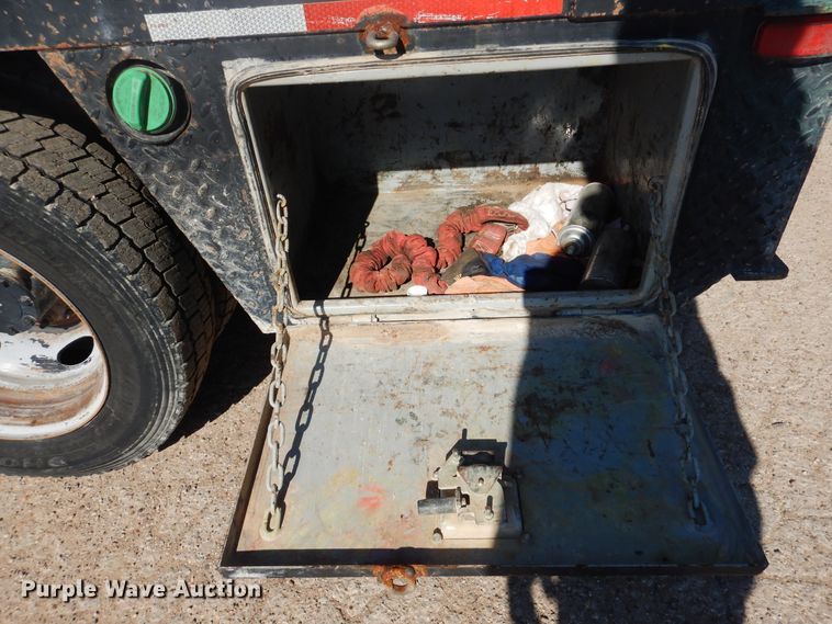 image for item GE9353 2015 Ford F550 Super Duty winch truck