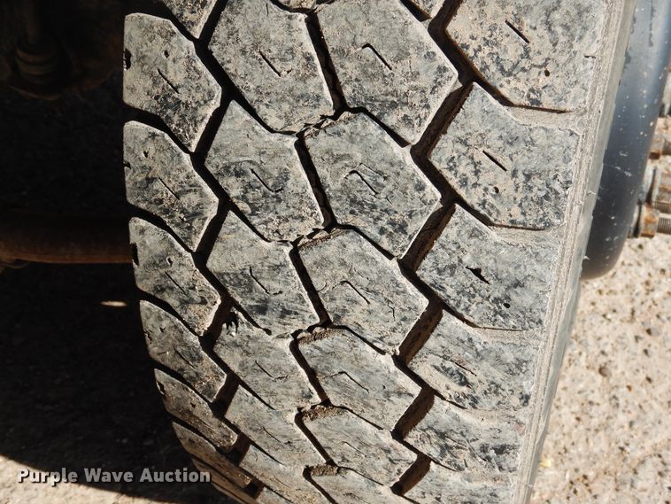 image for item GE9353 2015 Ford F550 Super Duty winch truck