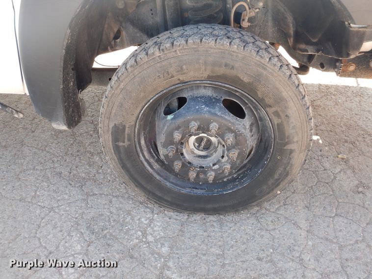 image for item GE9353 2015 Ford F550 Super Duty winch truck