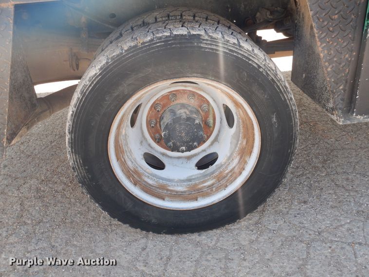 image for item GE9353 2015 Ford F550 Super Duty winch truck