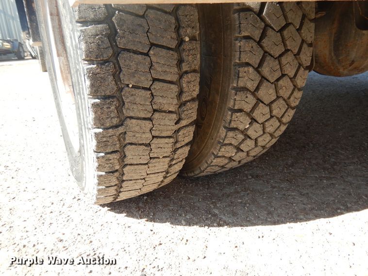 image for item GE9353 2015 Ford F550 Super Duty winch truck