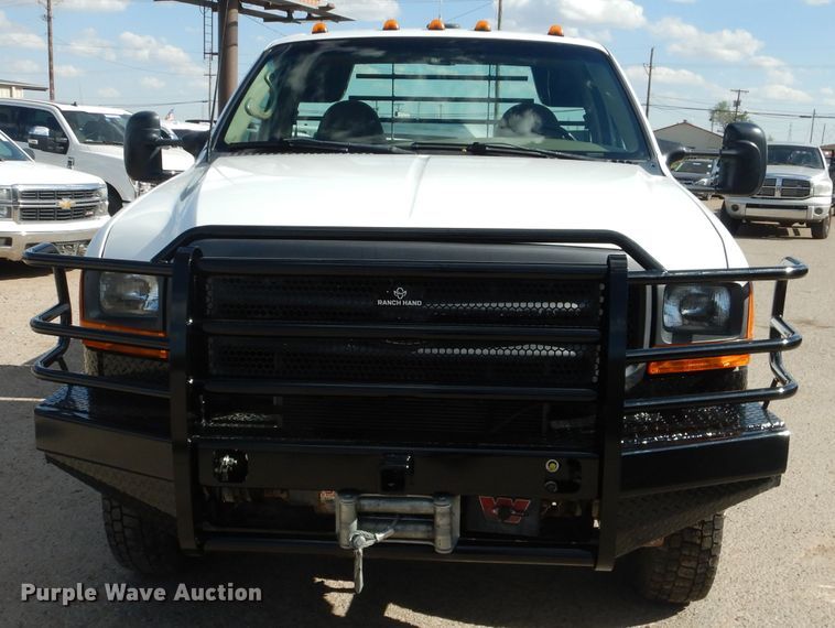 image for item GE9356 2001 Ford F550 Super Duty utility truck