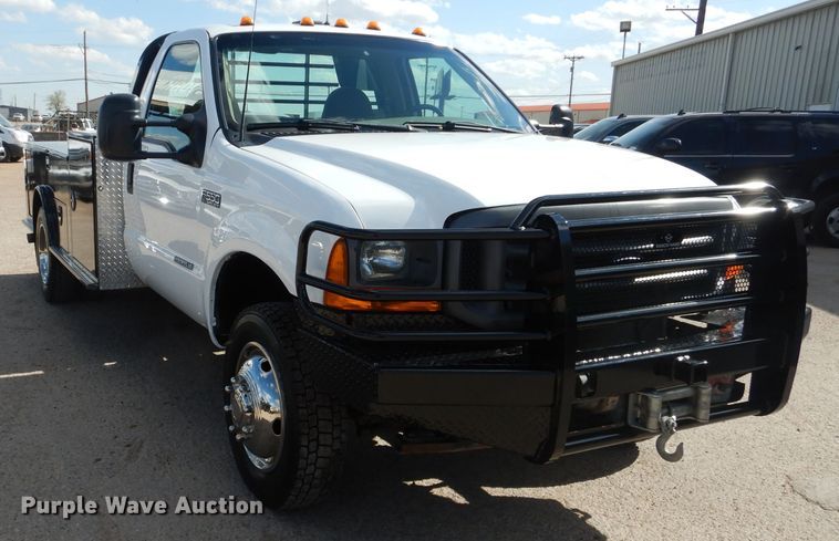 image for item GE9356 2001 Ford F550 Super Duty utility truck