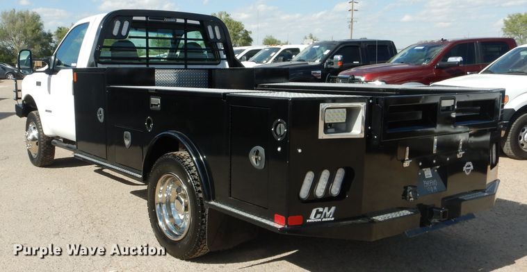 image for item GE9356 2001 Ford F550 Super Duty utility truck