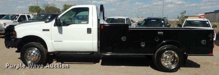 image for item GE9356 2001 Ford F550 Super Duty utility truck