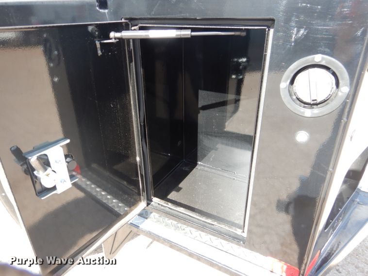 image for item GE9356 2001 Ford F550 Super Duty utility truck