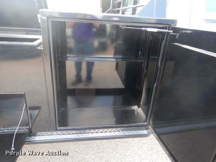 image for item GE9356 2001 Ford F550 Super Duty utility truck