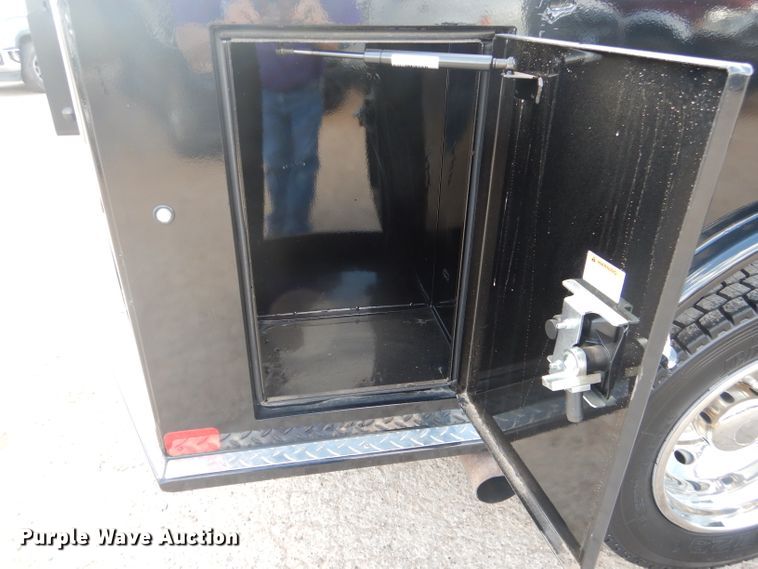 image for item GE9356 2001 Ford F550 Super Duty utility truck