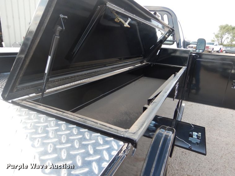 image for item GE9356 2001 Ford F550 Super Duty utility truck