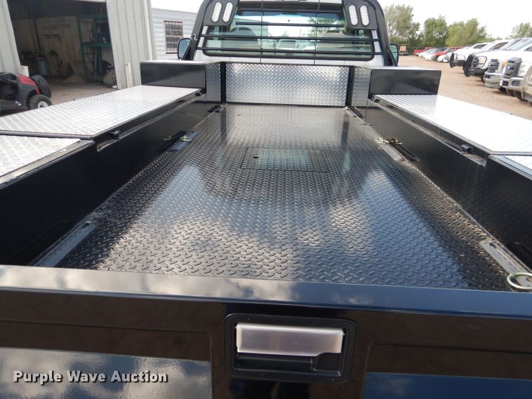 image for item GE9356 2001 Ford F550 Super Duty utility truck