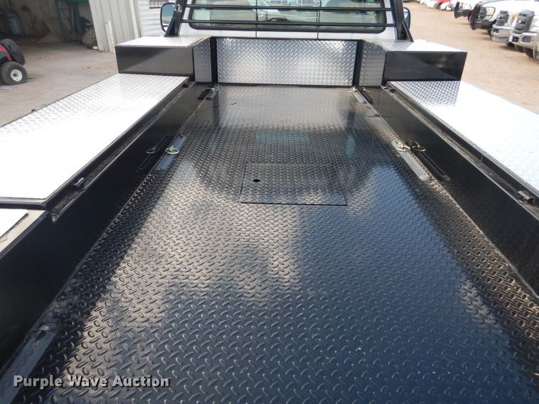 image for item GE9356 2001 Ford F550 Super Duty utility truck