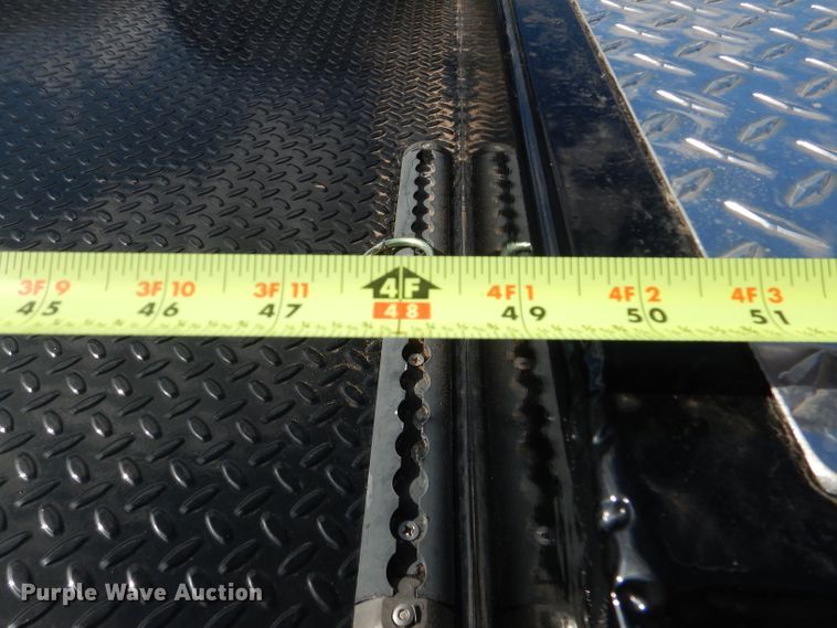 image for item GE9356 2001 Ford F550 Super Duty utility truck