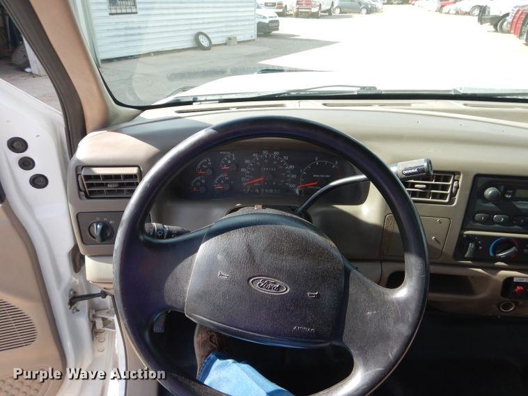 image for item GE9356 2001 Ford F550 Super Duty utility truck