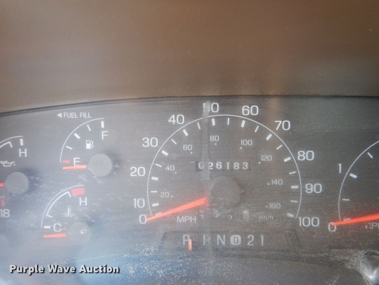 image for item GE9356 2001 Ford F550 Super Duty utility truck