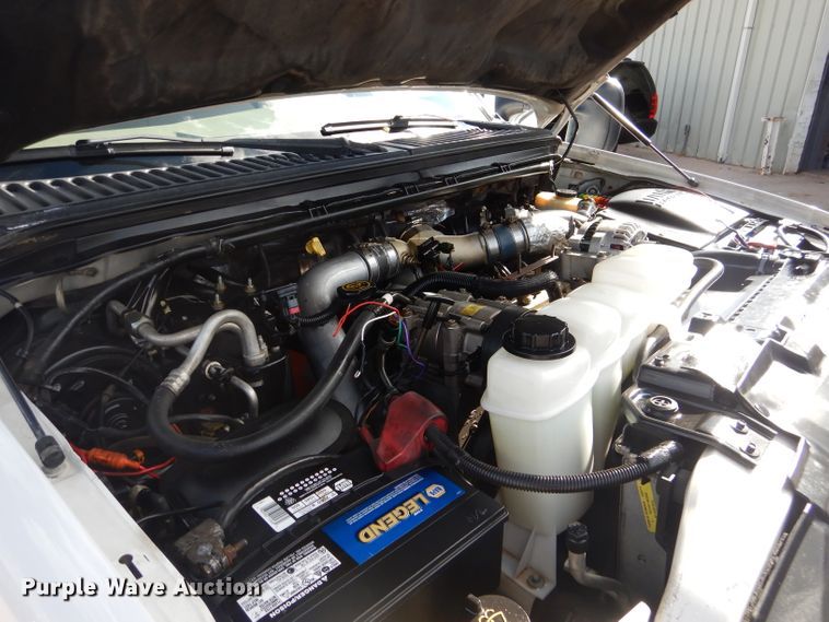 image for item GE9356 2001 Ford F550 Super Duty utility truck