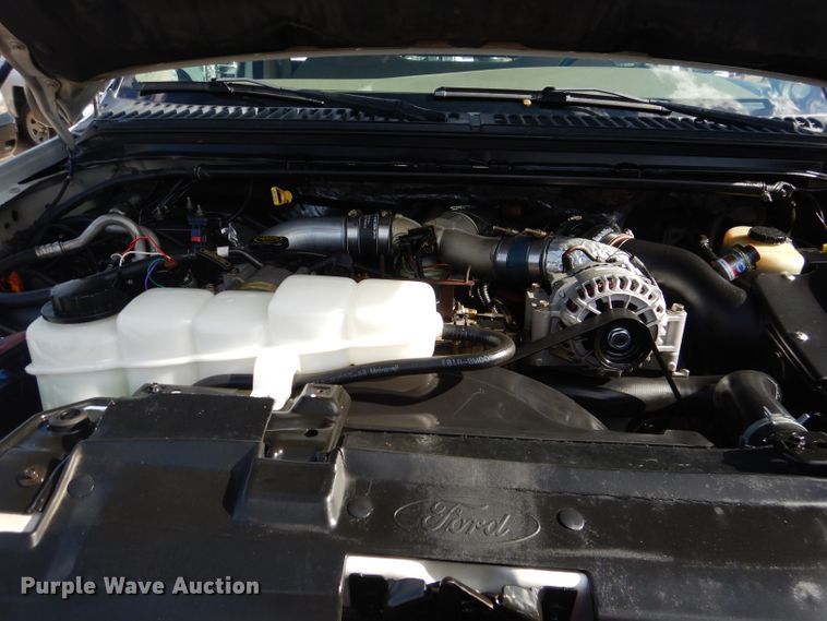 image for item GE9356 2001 Ford F550 Super Duty utility truck