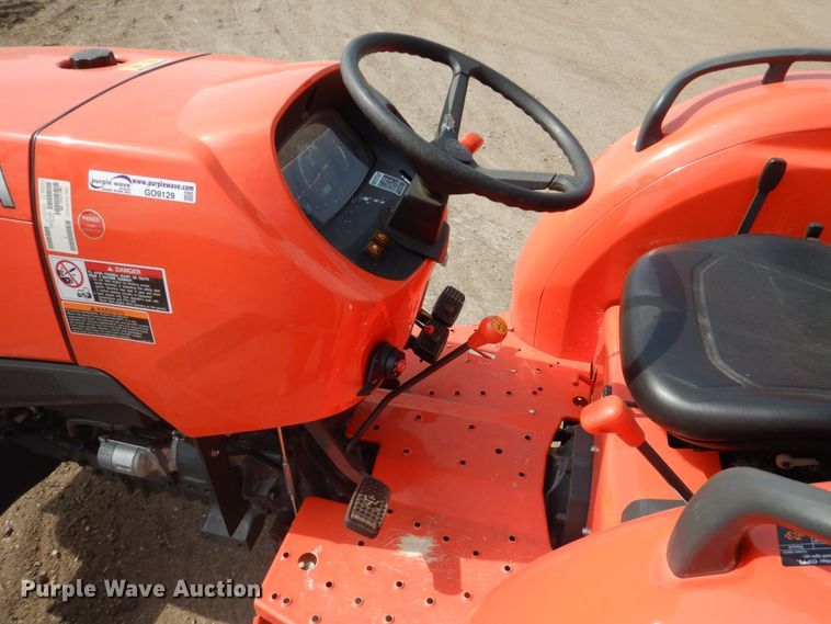 image for item GO9129 Kubota MX5200D MFWD tractor