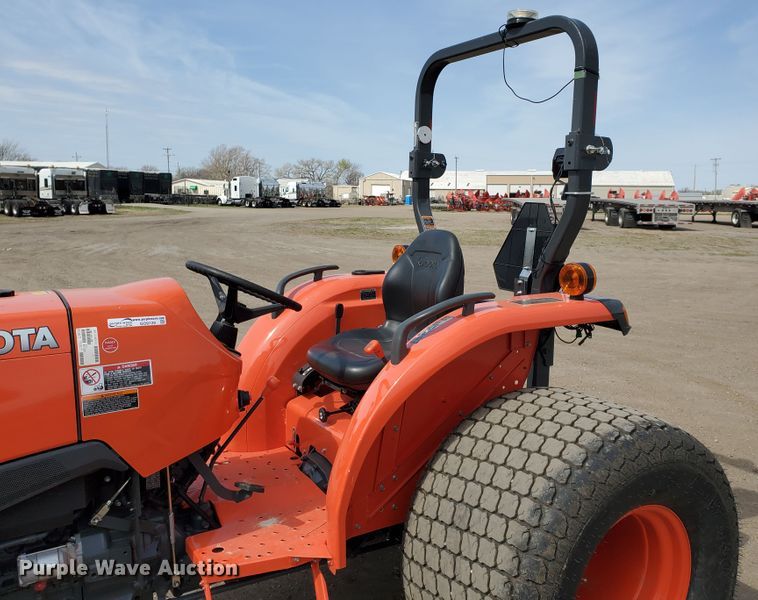 image for item GO9129 Kubota MX5200D MFWD tractor