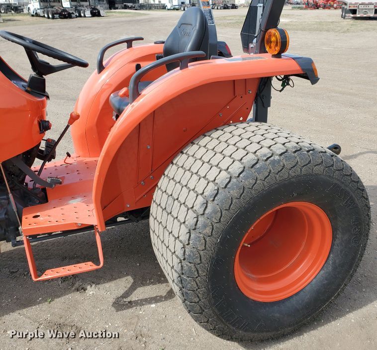 image for item GO9129 Kubota MX5200D MFWD tractor