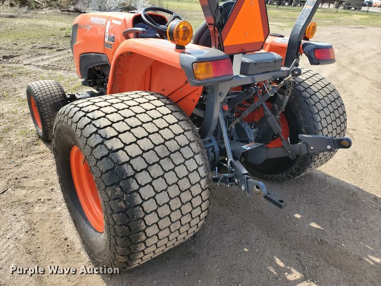 image for item GO9129 Kubota MX5200D MFWD tractor