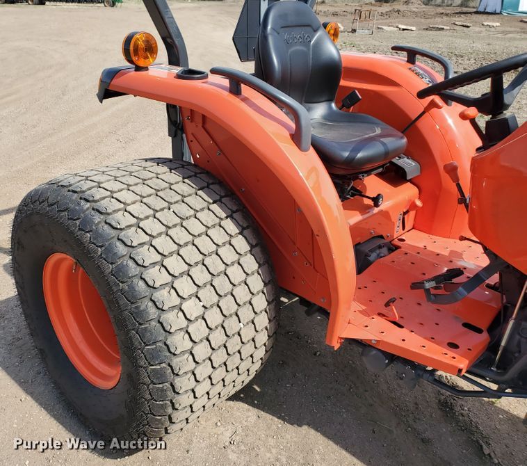 image for item GO9129 Kubota MX5200D MFWD tractor