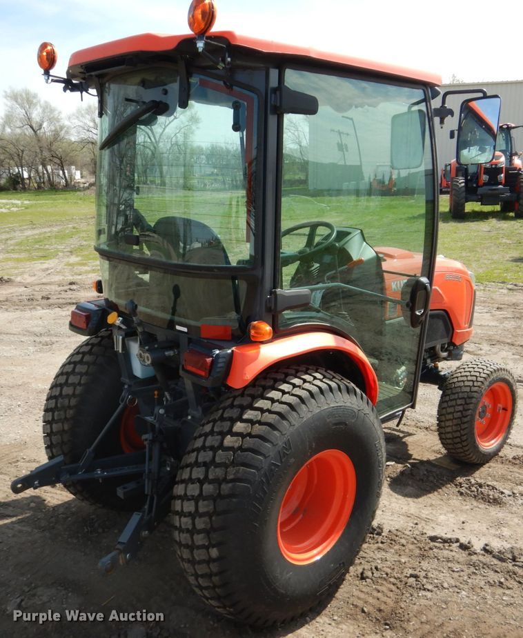 image for item GO9130 Kubota B3350 HSD MFWD tractor