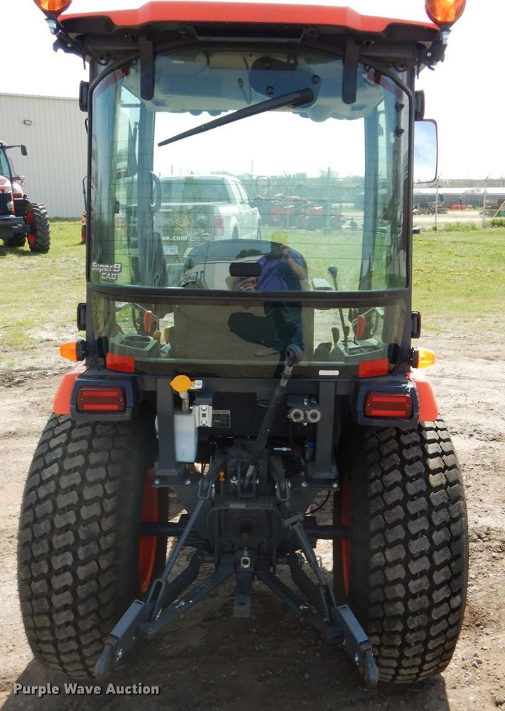 image for item GO9130 Kubota B3350 HSD MFWD tractor