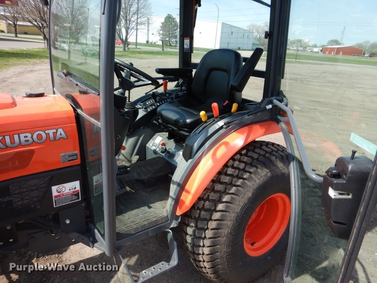 image for item GO9130 Kubota B3350 HSD MFWD tractor