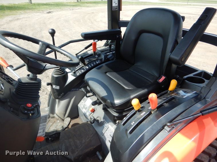 image for item GO9130 Kubota B3350 HSD MFWD tractor