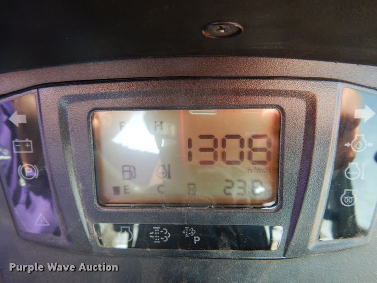 image for item GO9130 Kubota B3350 HSD MFWD tractor