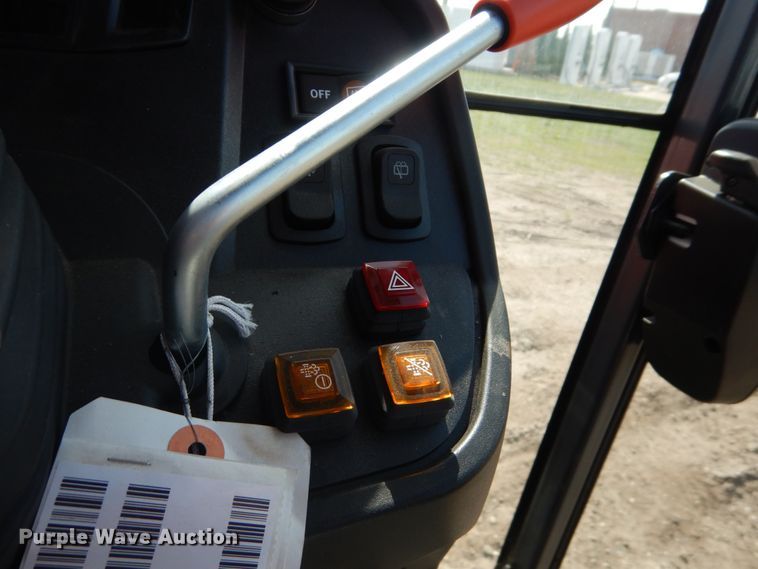 image for item GO9130 Kubota B3350 HSD MFWD tractor