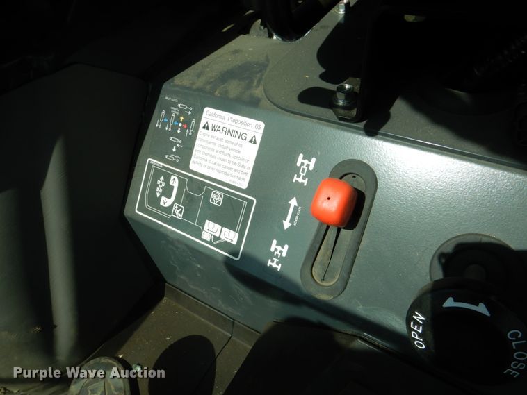 image for item GO9130 Kubota B3350 HSD MFWD tractor