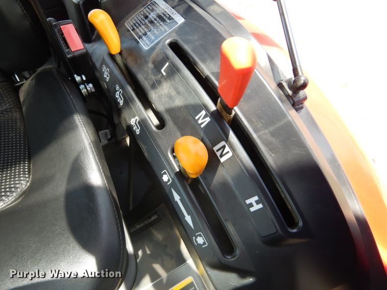 image for item GO9130 Kubota B3350 HSD MFWD tractor