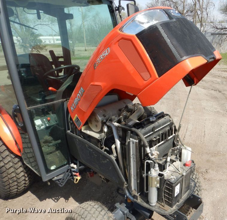 image for item GO9130 Kubota B3350 HSD MFWD tractor